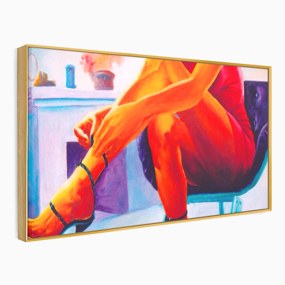 Tablou canvas cu pictura cu femeie in rochie rosie, in rama de aluminiu auriu